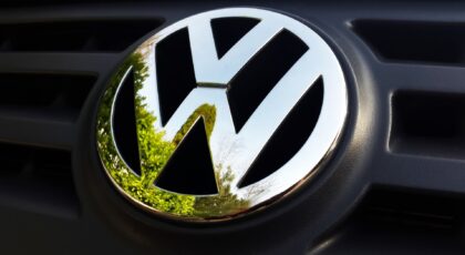 VW-Logo am Auto